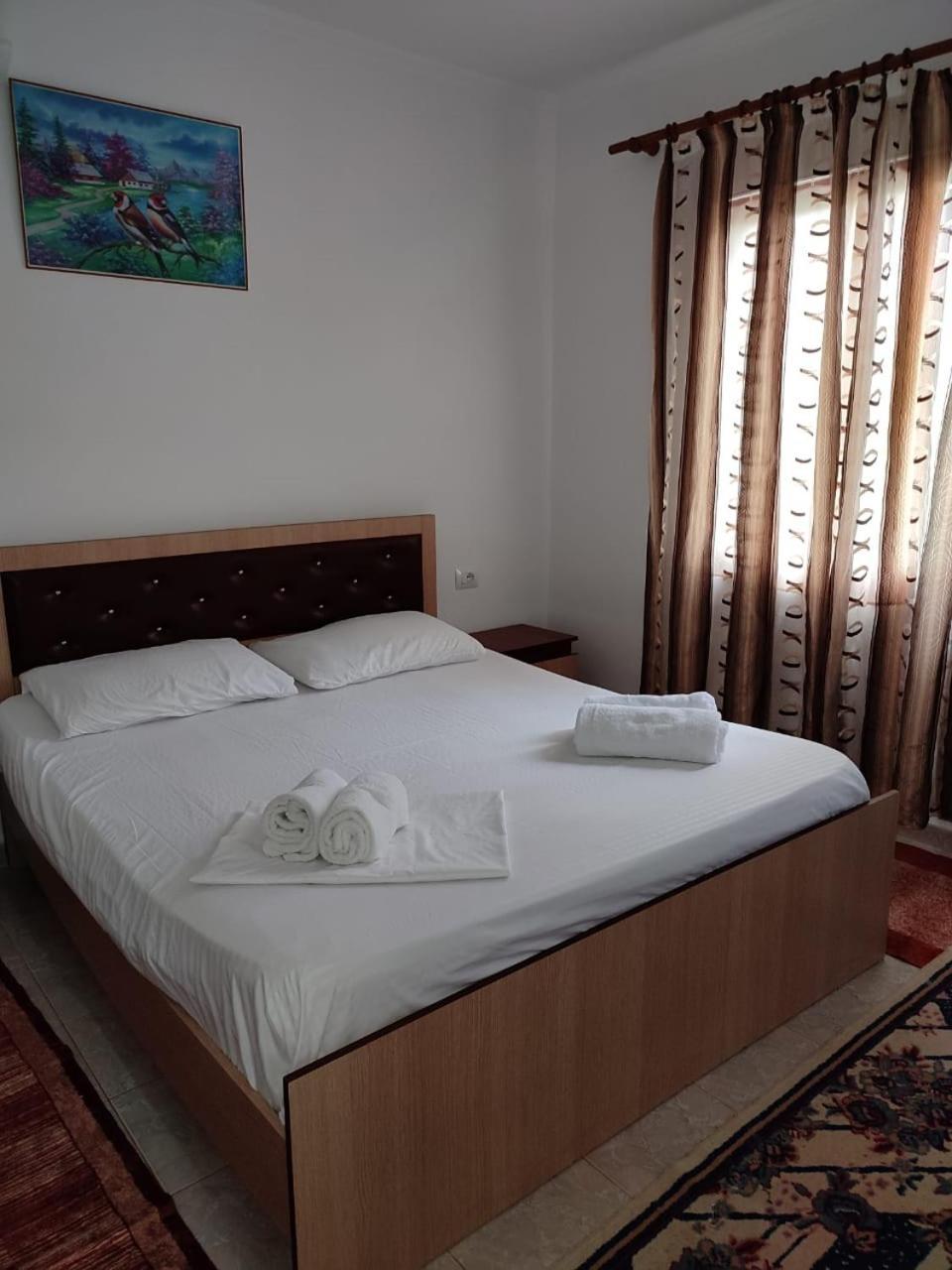 Guest House Eloid Berat Exterior photo