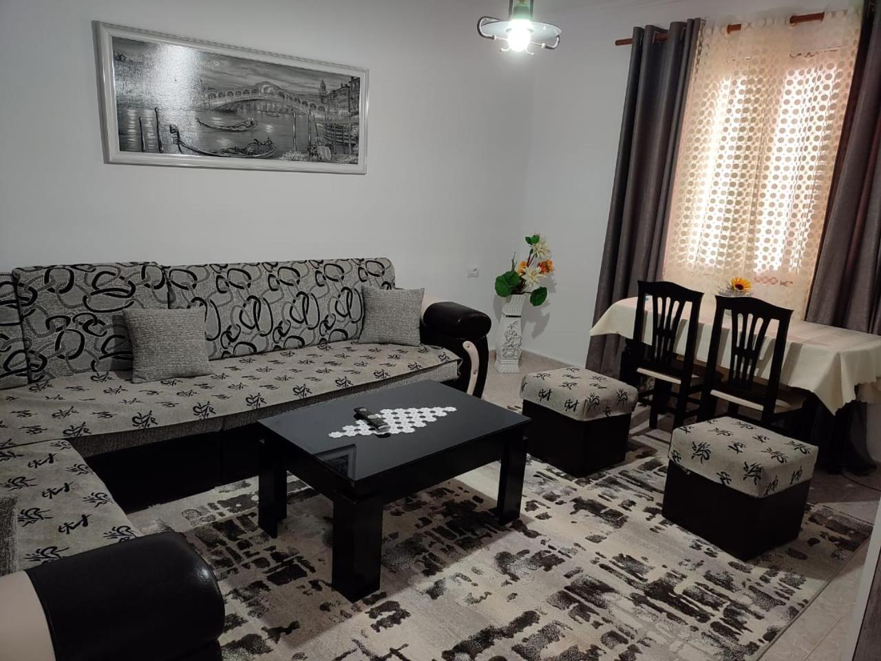 Guest House Eloid Berat Exterior photo