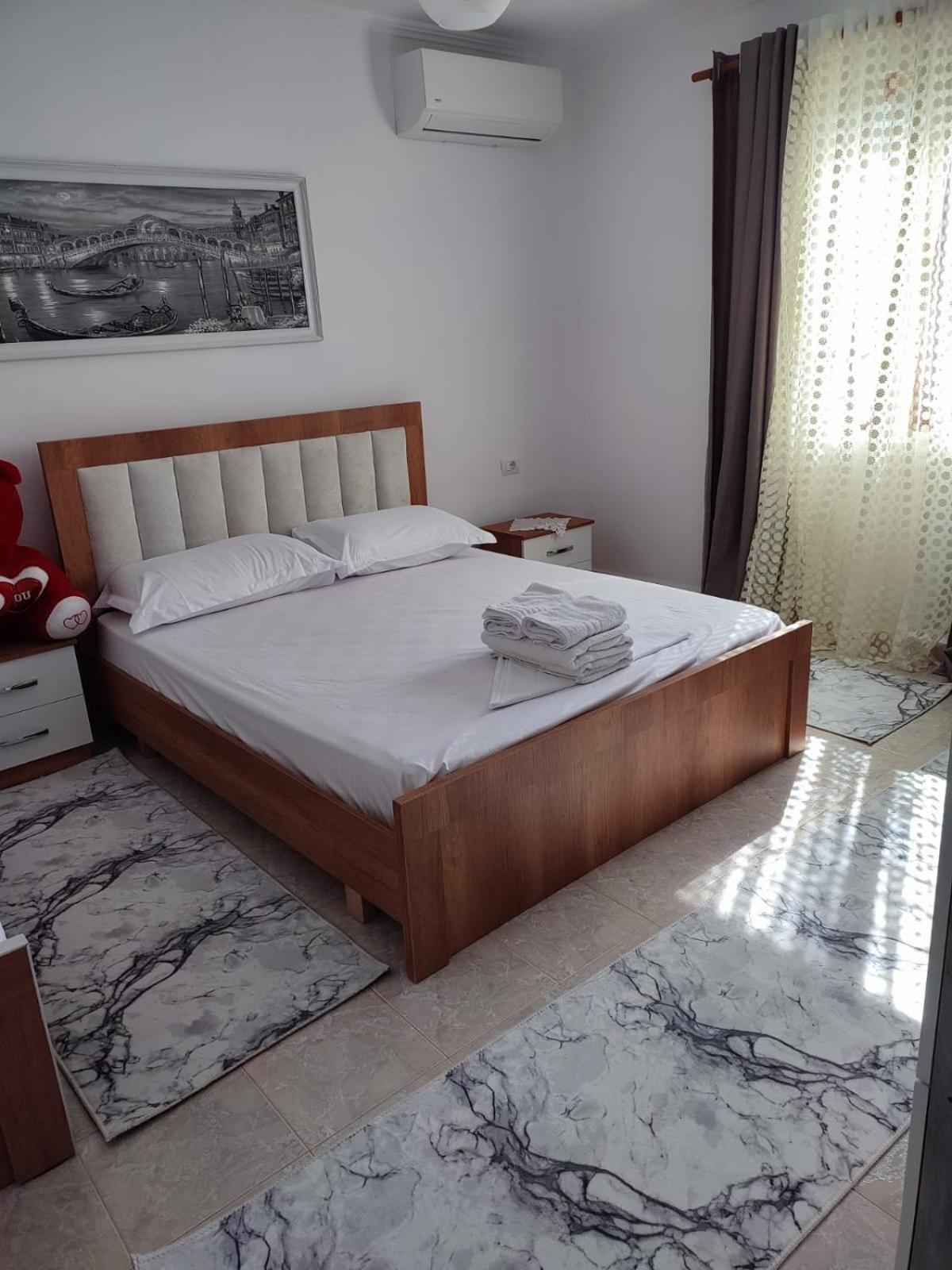 Guest House Eloid Berat Exterior photo