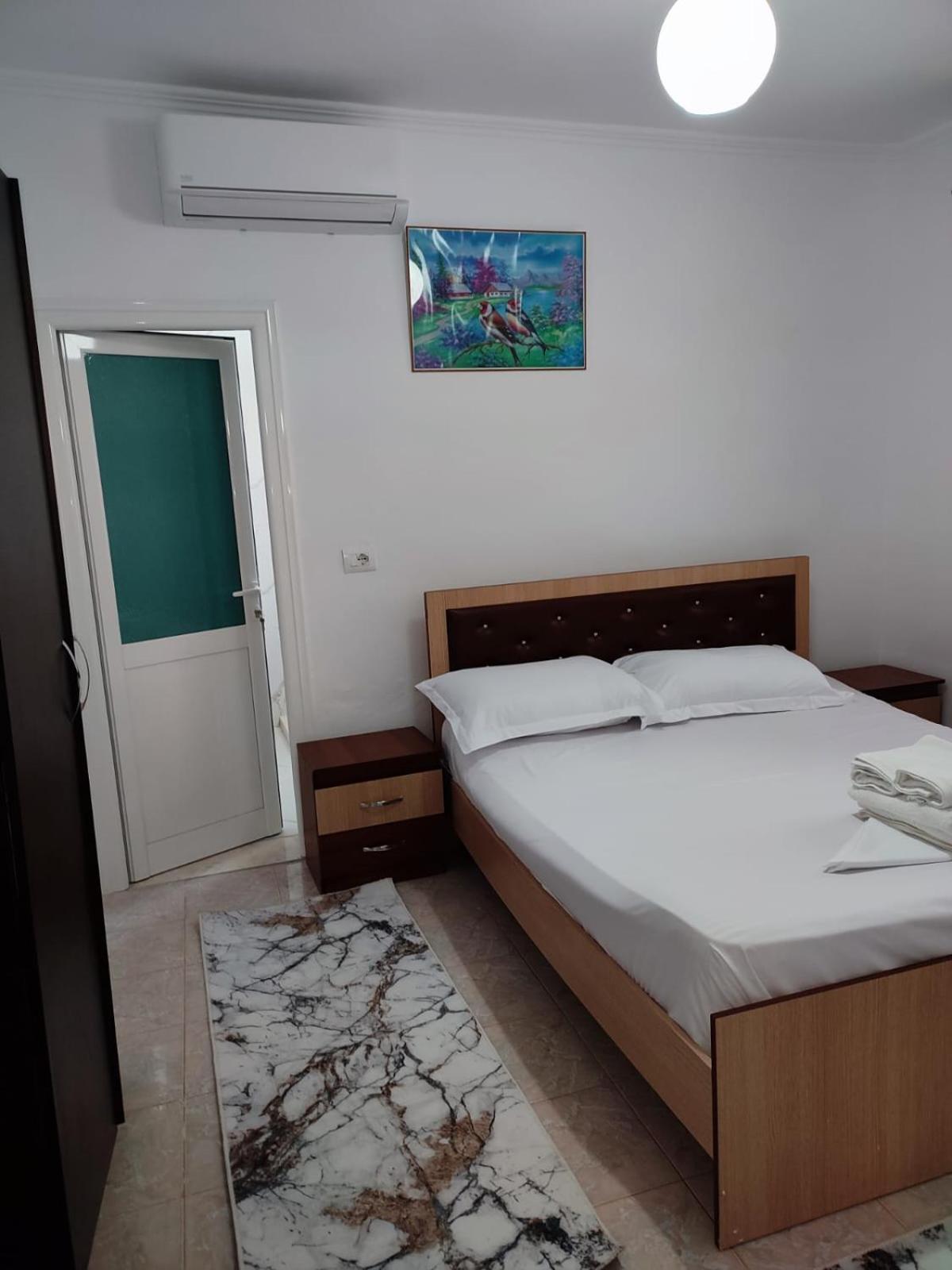 Guest House Eloid Berat Exterior photo