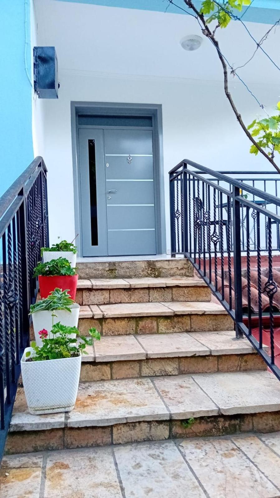 Guest House Eloid Berat Exterior photo