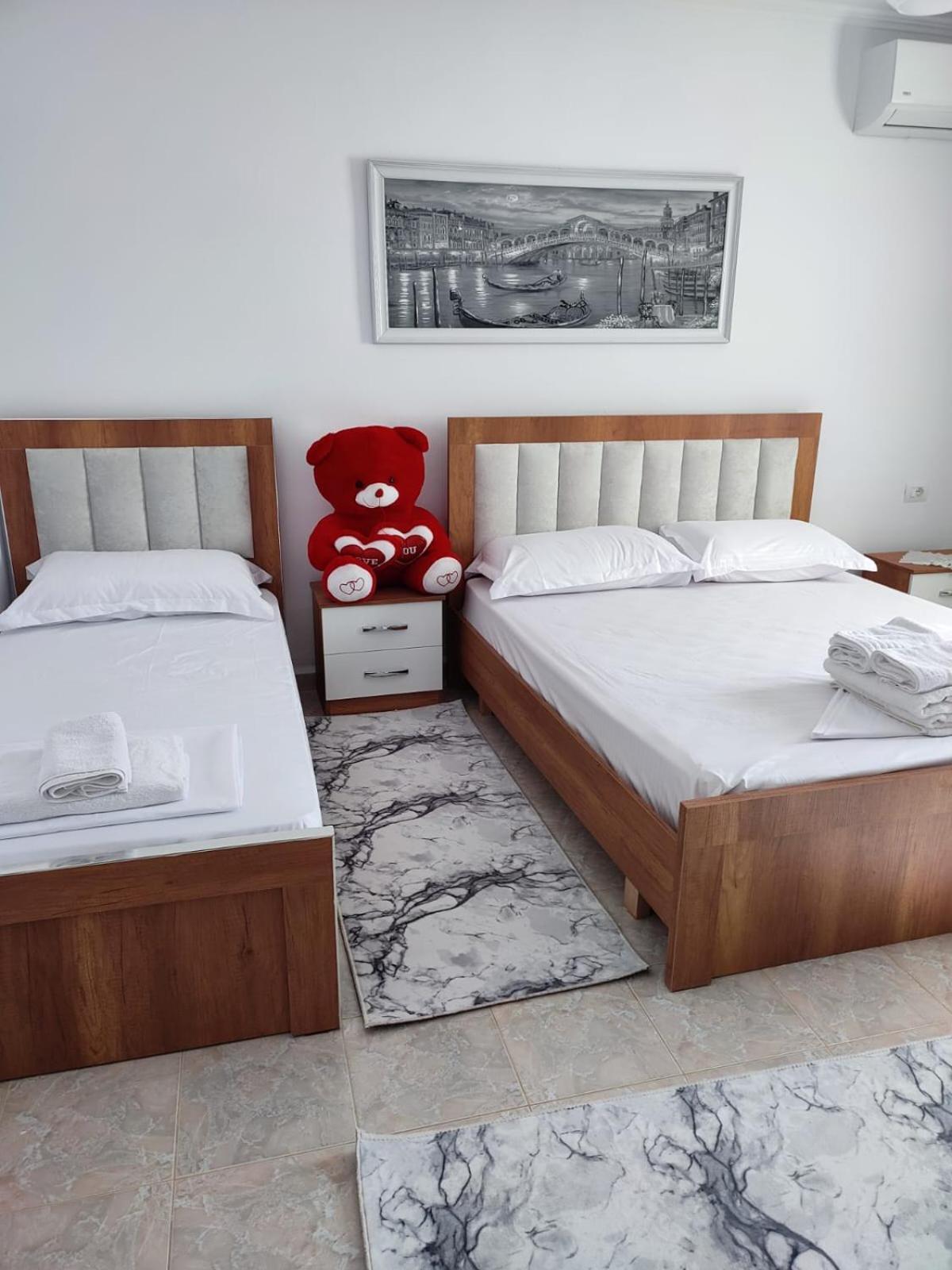 Guest House Eloid Berat Exterior photo