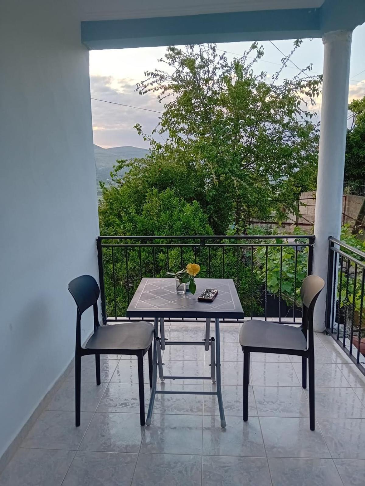 Guest House Eloid Berat Exterior photo